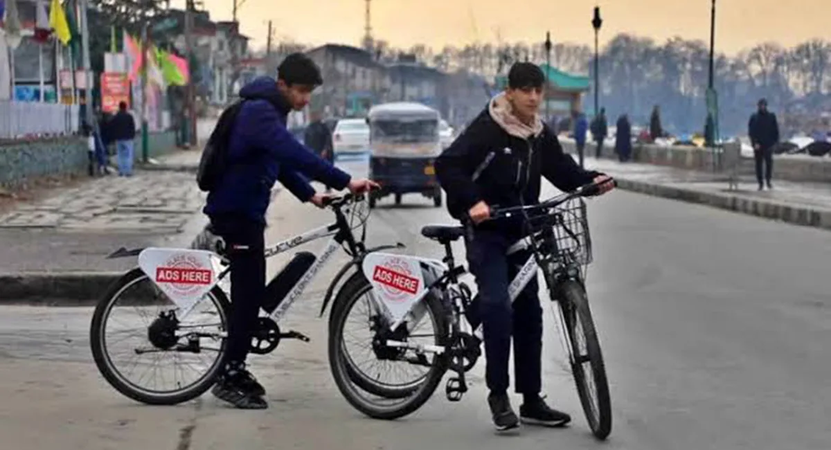 doccdiaries-the-snow-capped-peaks-of-kashmir-and-a-silent-revolution-pedal-forward-slider-pic-2