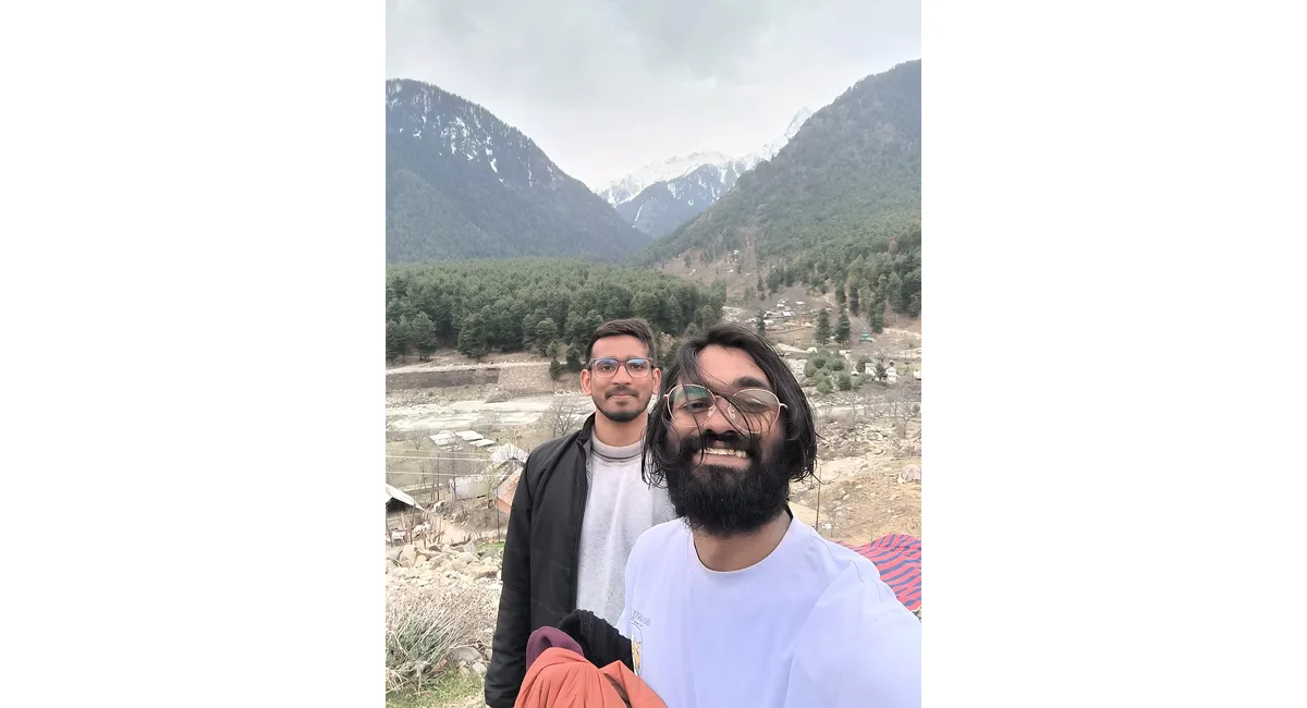 doccdiaries-the-snow-capped-peaks-of-kashmir-and-a-silent-revolution-pedal-forward-slider-pic-3