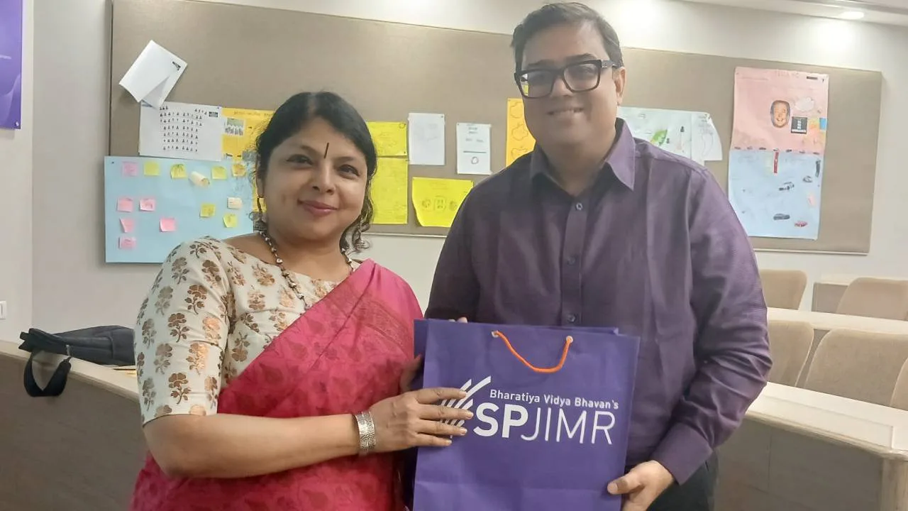 Prof. Tulsi with the chief guest at Confluence 2025 at SPJIMR.
