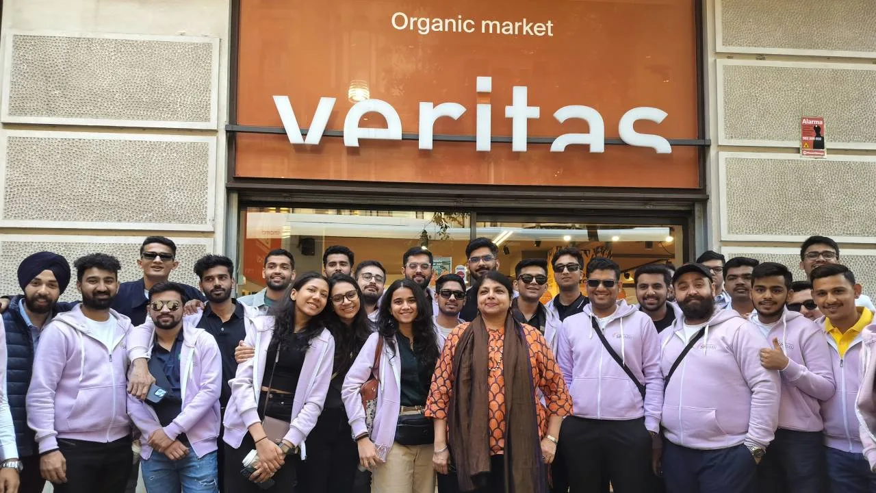 PGPFMB participants visiting Veritas Foods supermarket in Barcelona.