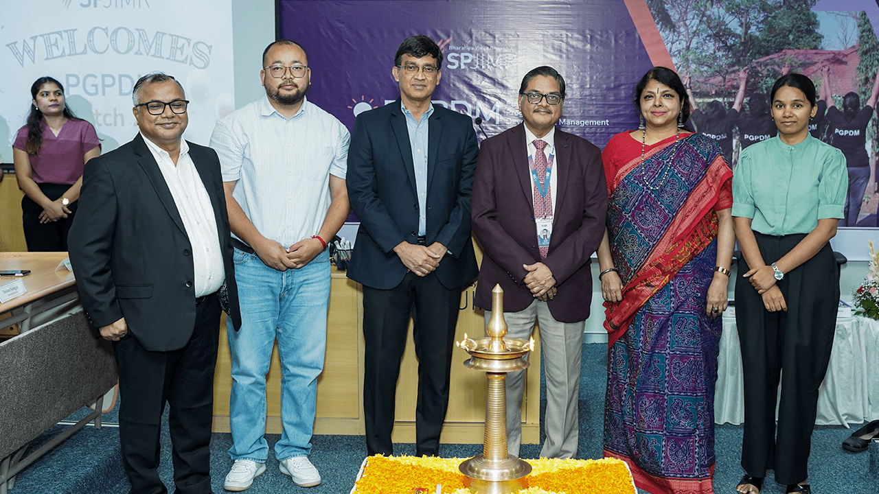 The Event began with the traditional lamp-lighting ceremony.