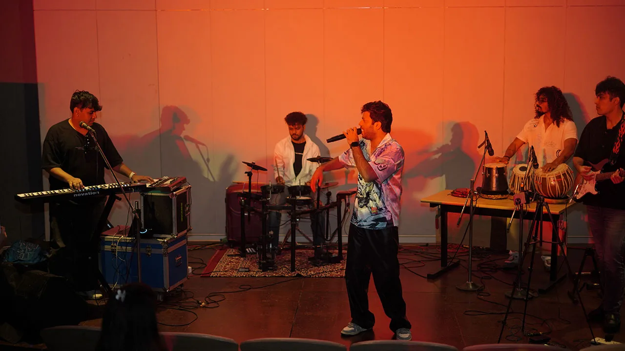 Live music performance at the Gyan Auditorium during Dhanda Fest.