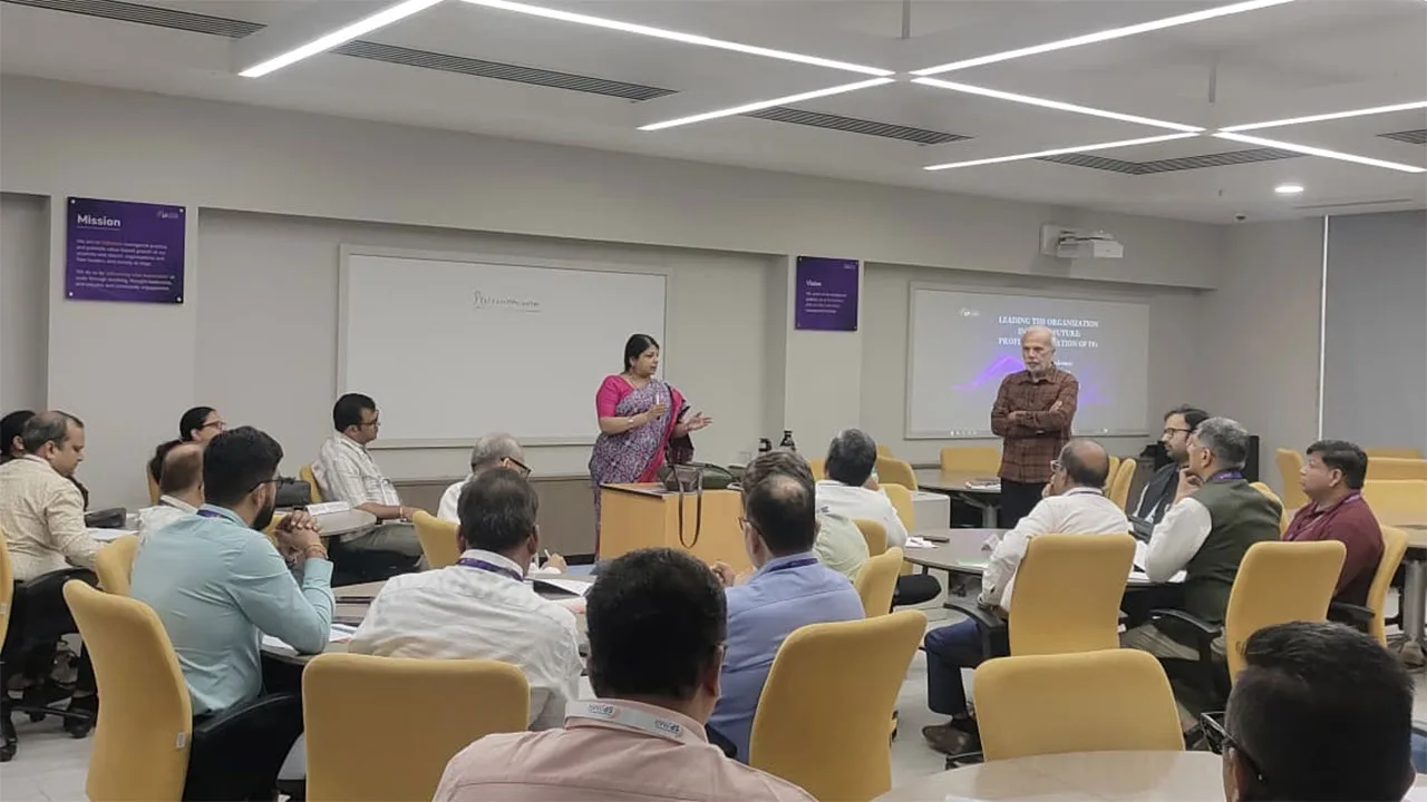 Prof. Tulsi Jayakumar addressing mentors during the PGPFMB workshop.