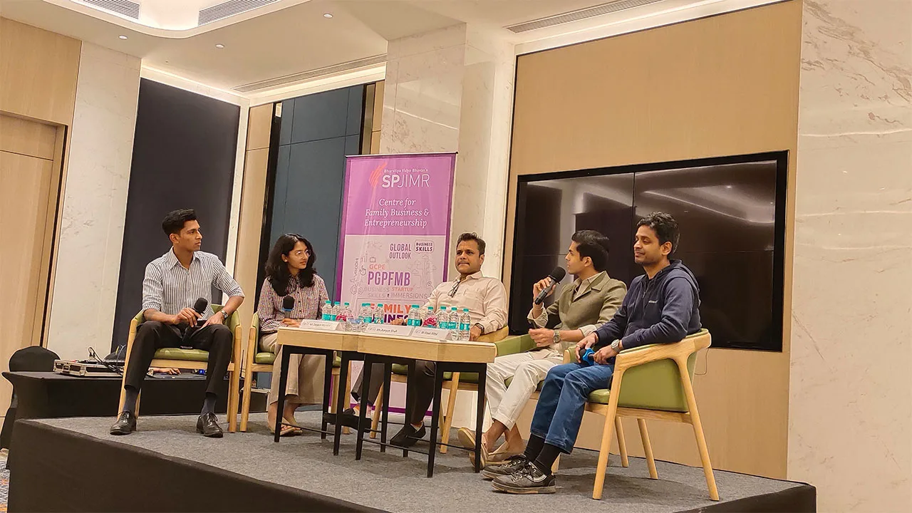 Alumni sharing business insights with FMB batch 37 participants.