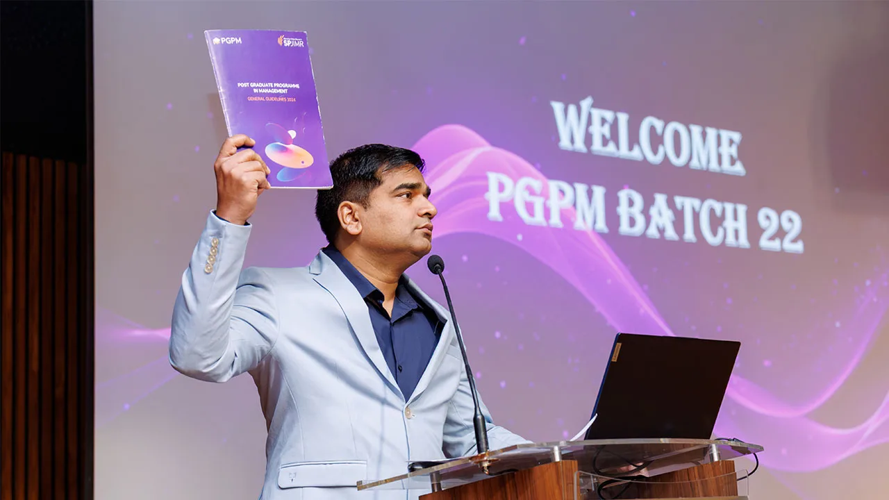 Prof. Amol Dhaigude, PGPM deputy chairperson, welcoming PGPM batch 22