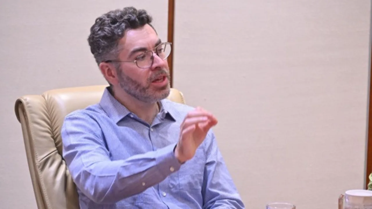 Beyond intelligence: The centrality of AI metacognition