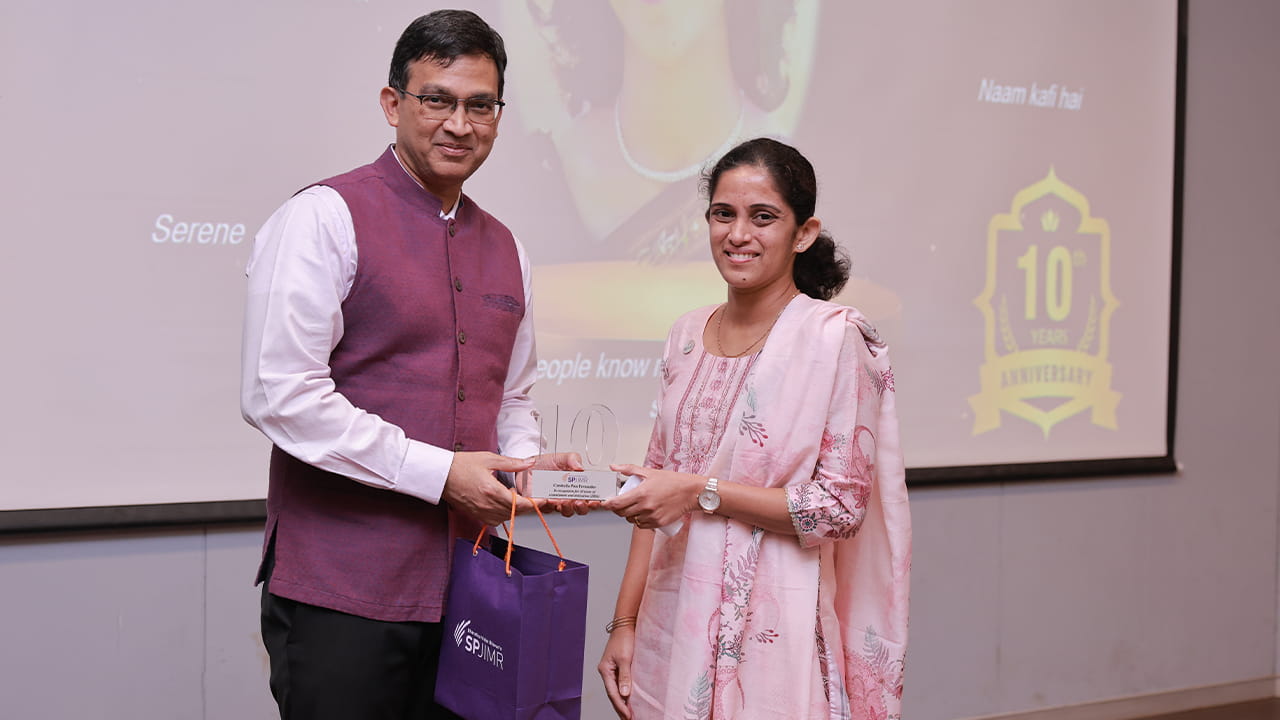 Cyndrella Fernandes, Accounts - 10 years