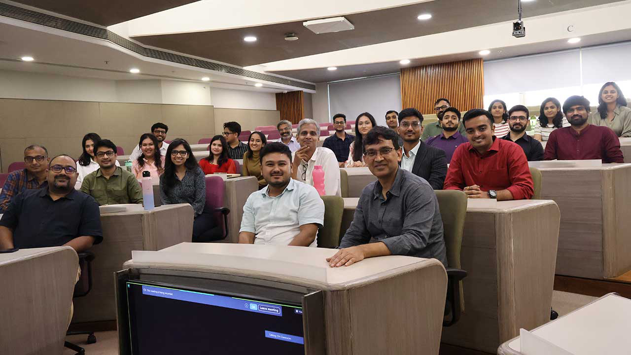 Working professional pursuing Blended PGDM programme while managing full-time job Working professional pursuing Blended PGDM programme while managing full-time job